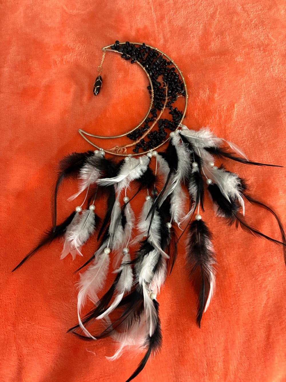Moon-Shaped Feather Dreamcatcher Wall Hanging - Black & White